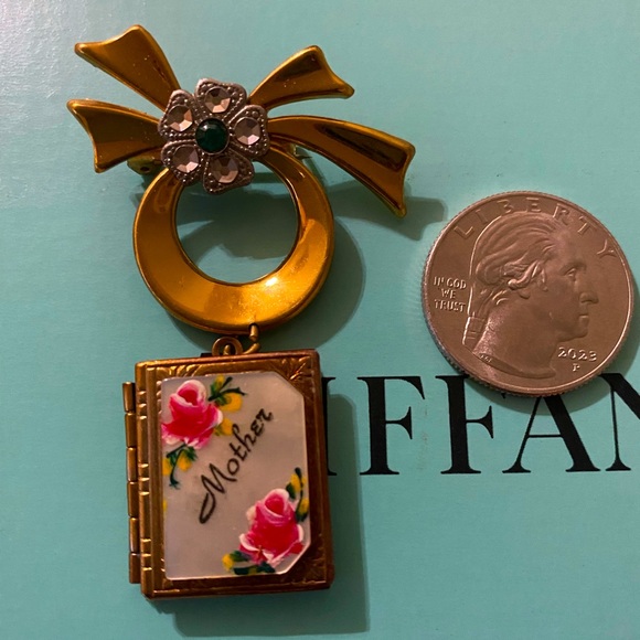 Jewelry Vintage Locket Brooch Poshmark